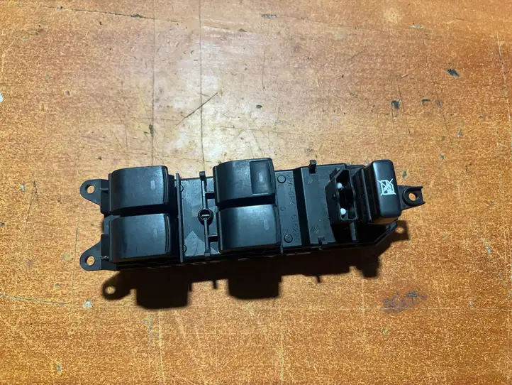 Lexus CT 200H (2010 - 2013) 8404033100 Кнопка стеклоподъемников — фото 1