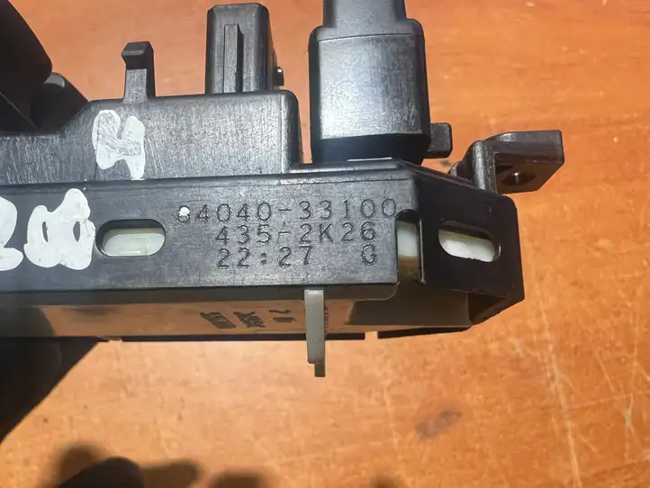 Lexus CT 200H (2010 - 2013) 8404033100 Кнопка стеклоподъемников — фото 3