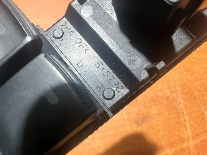 Lexus CT 200H (2010 - 2013) 8404033100 Кнопка стеклоподъемников — фото 4