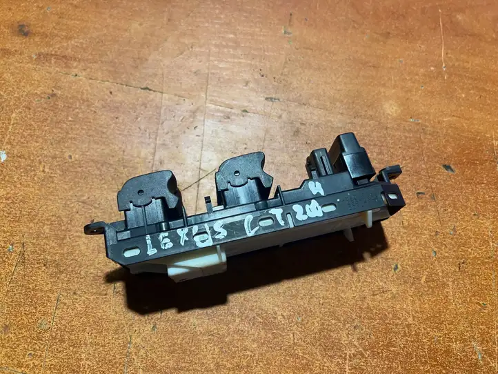 Lexus CT 200H (2010 - 2013) 8404033100 Кнопка стеклоподъемников — фото 6