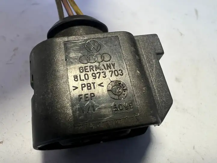 Seat Mii (2011 - 2021) 8L0973703 Прочая электропроводка — фото 2