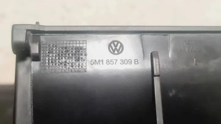 Volkswagen Tiguan (2011 - 2016) 5M1857309B Пепельница — фото 2