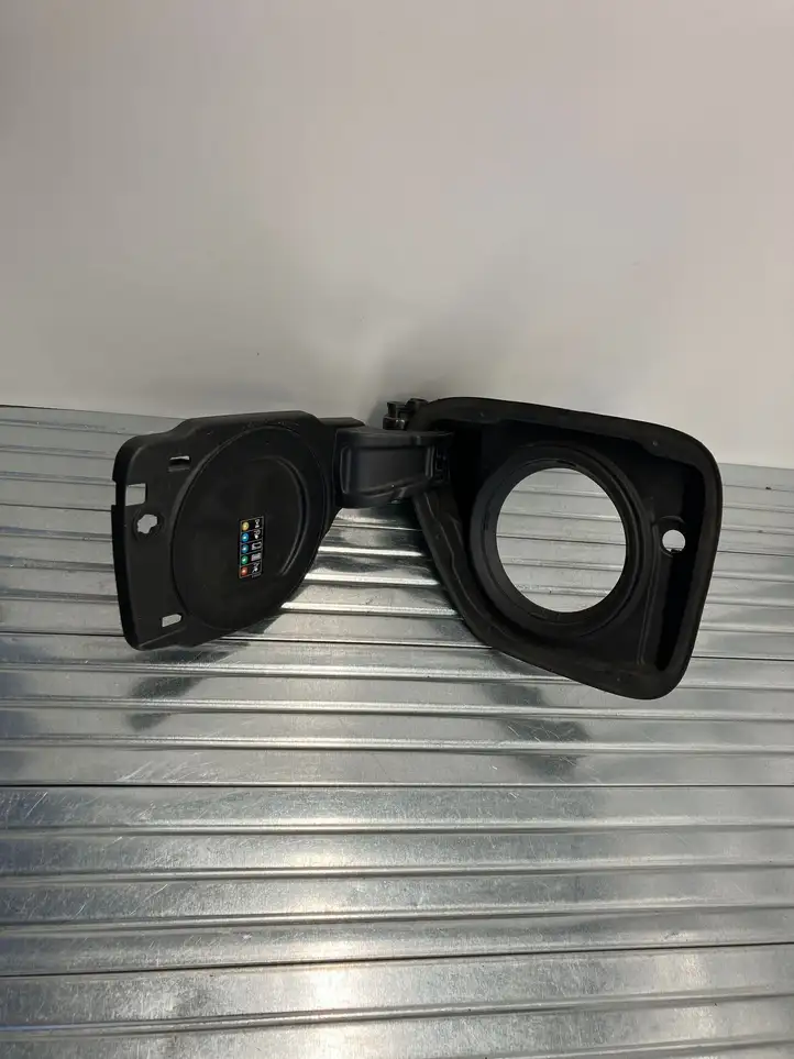 BMW 3 F30 F35 F31 (2012 - 2018) 7368306 Крышка зарядного разъема — фото 1