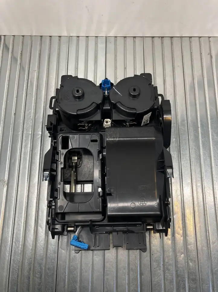 BMW X5 G05 (2018 - ) 9399863 Ящик центральной консоли — фото 3