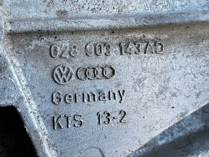 Volkswagen Transporter - Caravelle T4 (1990 - 2003) 028903143AD Кронштейн генератора — фото 6