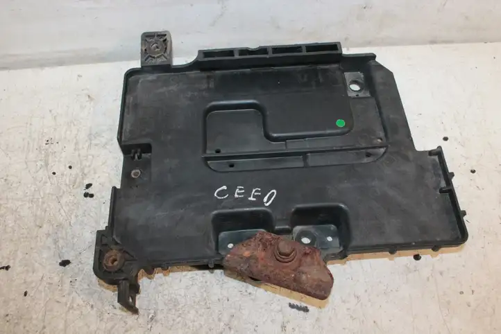 Kia Ceed (2012 - 2015) 37150-A5000 Площадка аккумулятора — фото 1