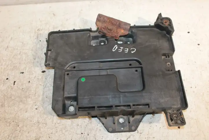 Kia Ceed (2012 - 2015) 37150-A5000 Площадка аккумулятора — фото 3
