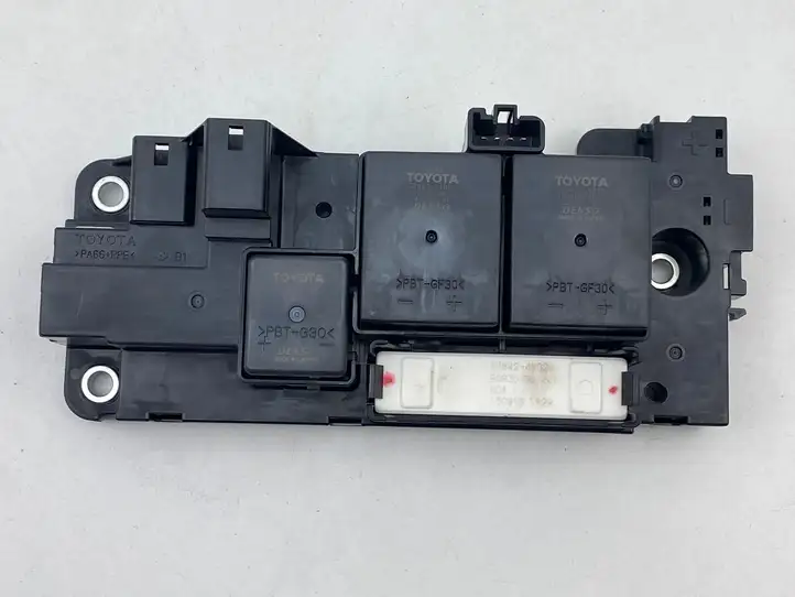 Toyota Auris E180 (2012 - 2018) G92Z133010 Блок управления аккумулятором — фото 1