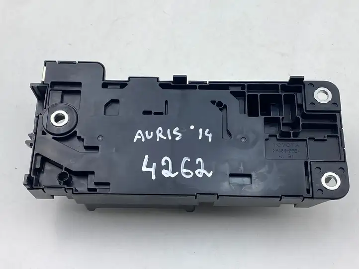 Toyota Auris E180 (2012 - 2018) G92Z133010 Блок управления аккумулятором — фото 3