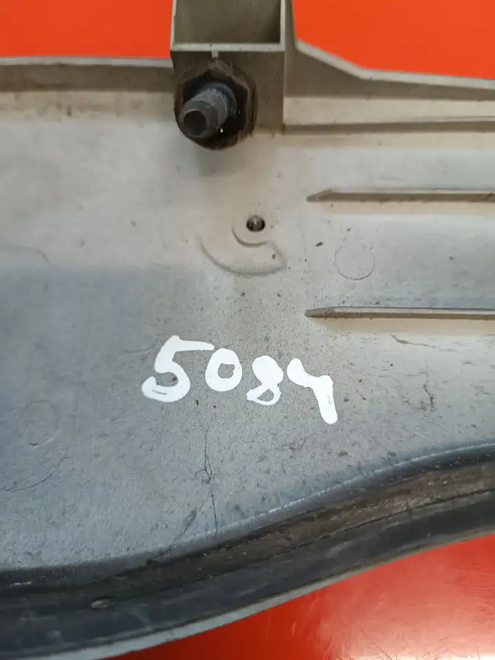 Toyota Verso (2009 - 2012) 7680152200 Подсветка номера — фото 3