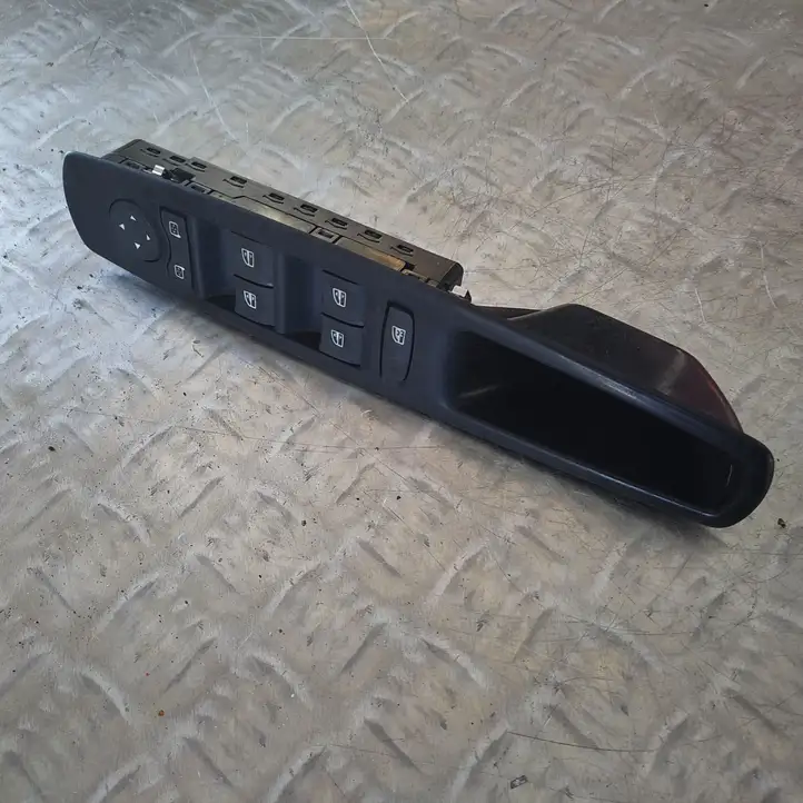 Renault Megane III (2009 - 2016) 809610016R Блок кнопок стеклоподъемников — фото 1