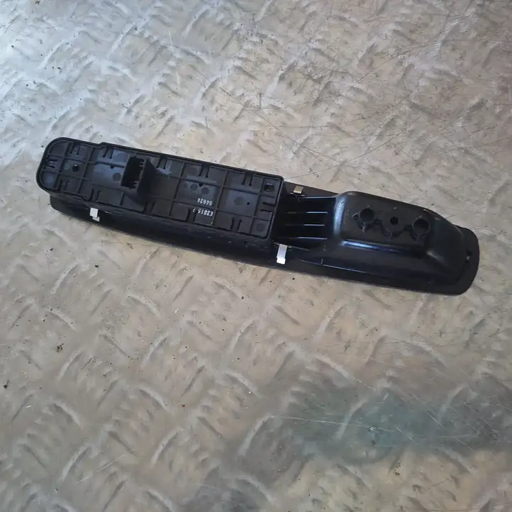 Renault Megane III (2009 - 2016) 809610016R Блок кнопок стеклоподъемников — фото 2