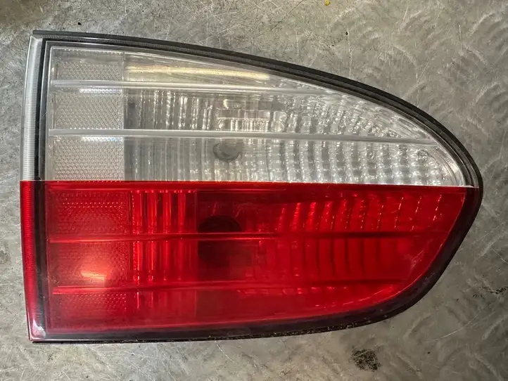 Hyundai H-1, Starex, Satellite (2004 - 2007) Задний фонарь в крышке багажника — фото 1