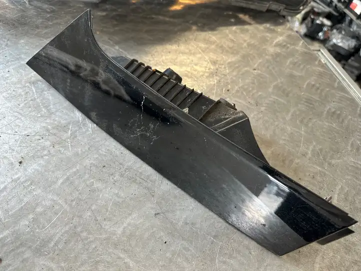 Nissan X-Trail T32 (2014 - 2021) 960334CE0A Отделка (ленточка) заднего фонаря — фото 5