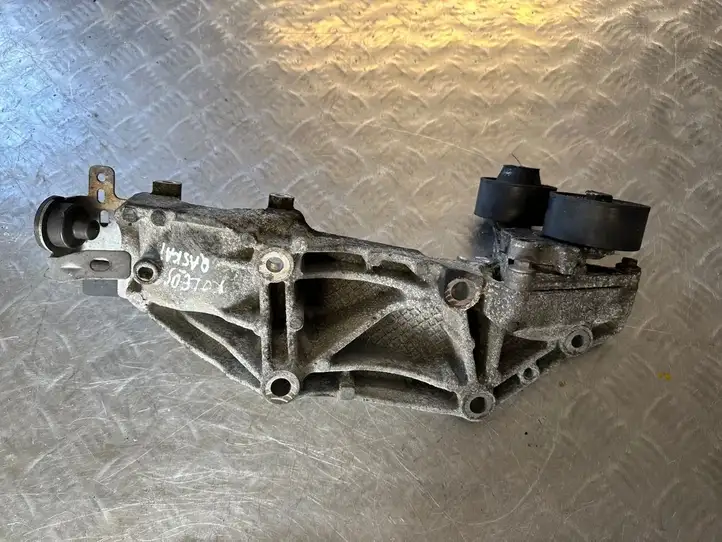 Nissan Qashqai (2010 - 2013) 8200881264 Кронштейн генератора — фото 3