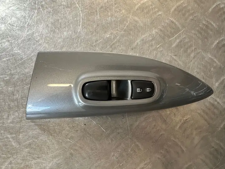 Nissan Juke I F15 (2010 - 2018) 809611KA0A Блок кнопок стеклоподъемников — фото 1