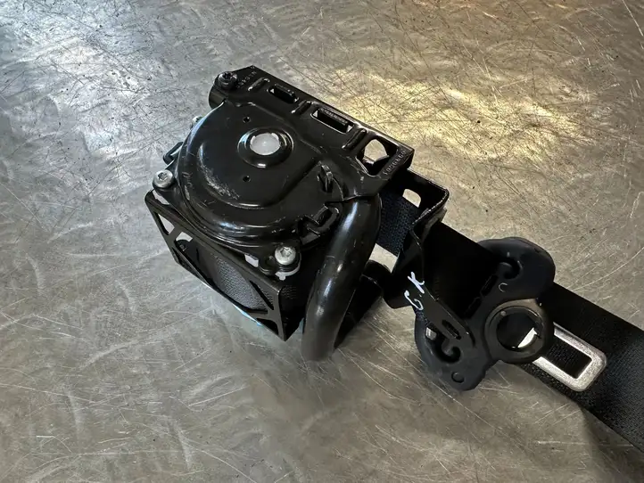 Toyota Yaris Cross (2020 - ) 733700D400 Задний ремень безопасности — фото 3