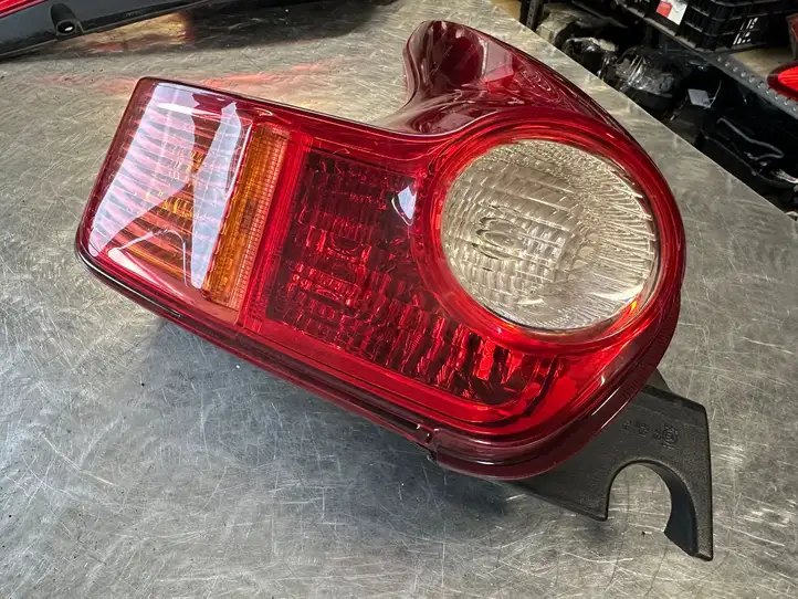 Nissan Juke I F15 (2010 - 2018) Задний фонарь в кузове — фото 5