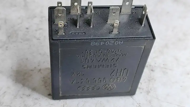 Audi A6 S6 C5 4B (1997 - 2001) 4B0955531A Реле стеклоочистителей — фото 1