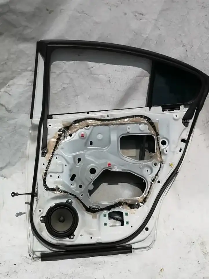 Toyota Avensis T270 (2012 - 2015) 6700305170 Задняя дверь — фото 2