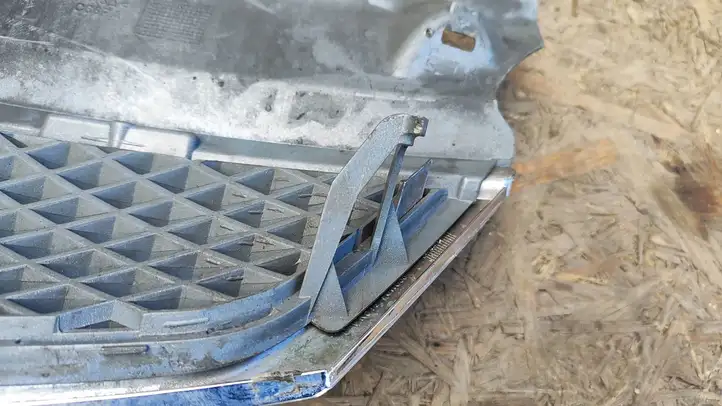 Ford Mondeo Mk III (2000 - 2007) 3S718A100BA Передняя решетка — фото 3