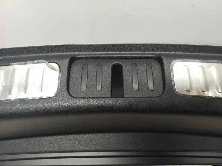 Porsche Macan (95B) (2014 - 2018) 95B864483J Отделка порога багажника — фото 6