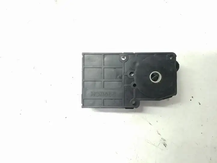 Chevrolet Captiva (2011 - 2013) 831119 Двигатель задвижки потока воздуха — фото 2