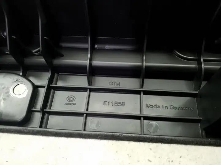 Porsche Macan (95B) (2014 - 2018) 8R0861827 Прочая отделка багажника — фото 4