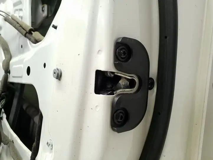 Chevrolet Captiva (2011 - 2013) Дверь — фото 2