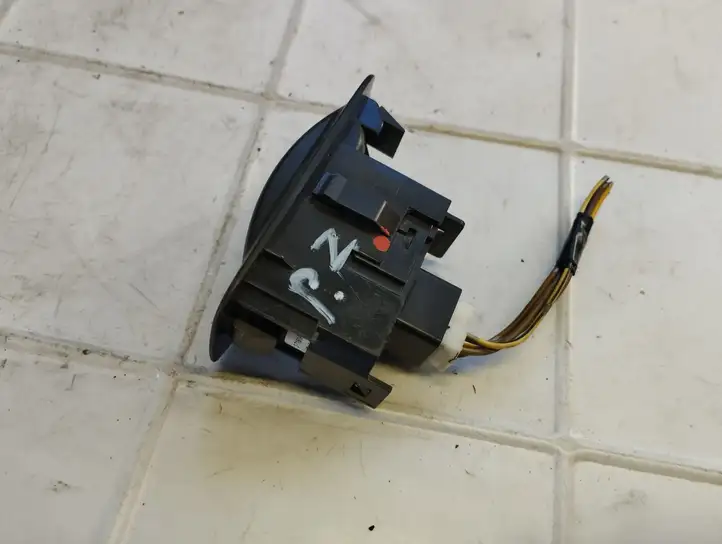 Toyota Corolla Verso AR10 (2004 - 2009) 848010F030 Блок кнопок стеклоподъемников — фото 3