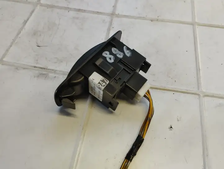 Toyota Corolla Verso AR10 (2004 - 2009) 848010F030 Блок кнопок стеклоподъемников — фото 4