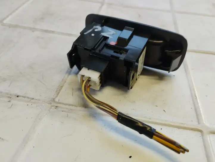 Toyota Corolla Verso AR10 (2004 - 2009) 848010F030 Блок кнопок стеклоподъемников — фото 5