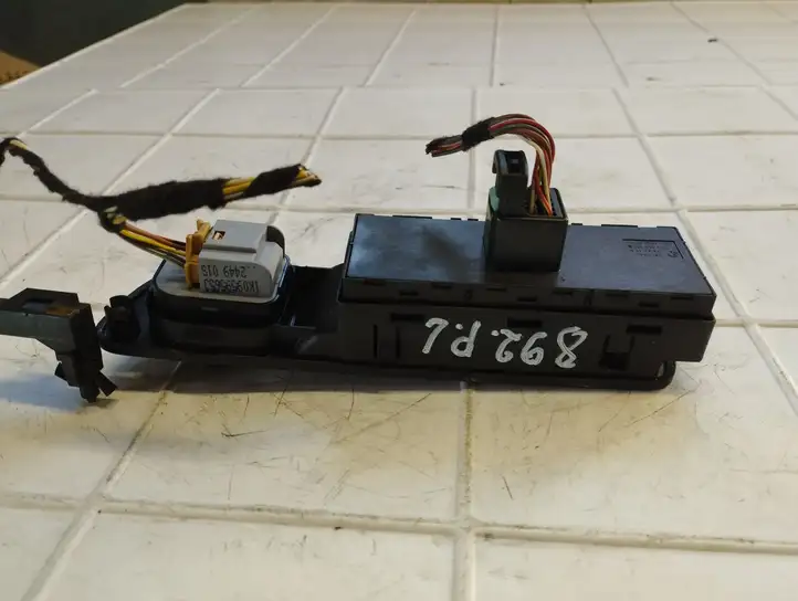 Volkswagen Tiguan (2007 - 2011) 1K4959857B Блок кнопок стеклоподъемников — фото 5