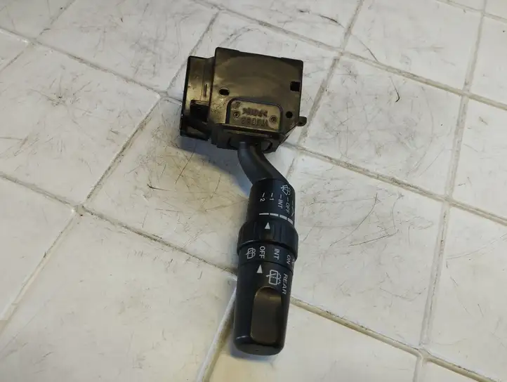 Mazda 5 (2005 - 2010) 17D682 Переключатель стеклоочистителей — фото 3