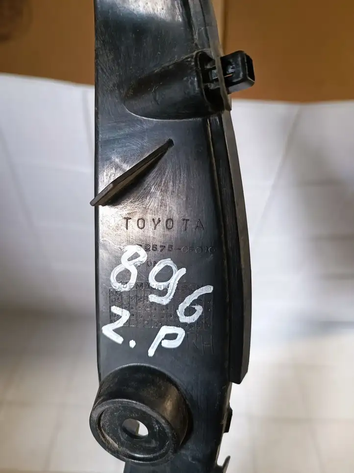 Toyota Corolla Verso AR10 (2004 - 2009) 52575 Кронштейн заднего бампера — фото 2