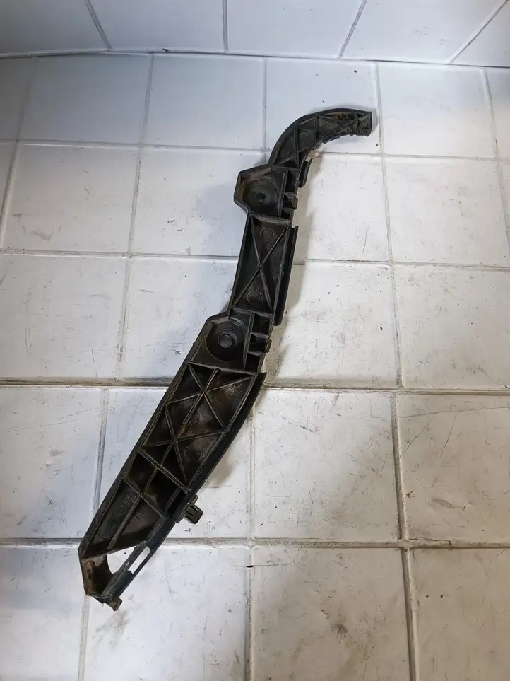Toyota Corolla Verso AR10 (2004 - 2009) 52575 Кронштейн заднего бампера — фото 3