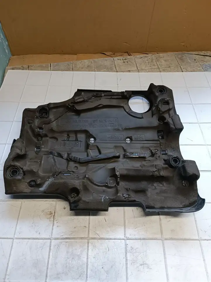 Volkswagen Tiguan (2007 - 2011) 03L103925 Крышка двигателя декоративная — фото 2