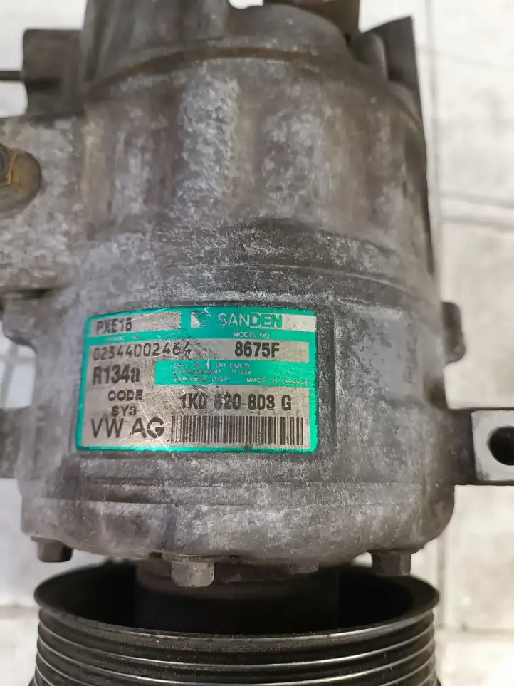 Volkswagen Touran I (2003 - 2010) 1K0820803G Компрессор (насос) кондиционера воздуха — фото 4