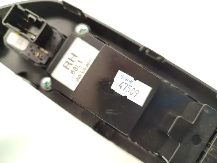 Suzuki Swift (2011 - 2016) 83761-69L00 Кнопка стеклоподъемников — фото 7