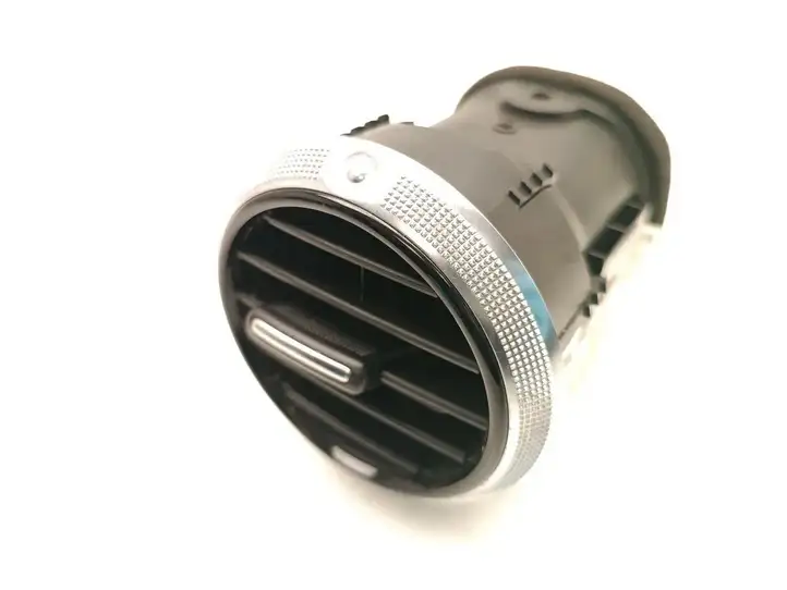 Audi A3/S3 8P (2008 - 2013) 8P0820901F Боковой воздушный дефлектор — фото 1