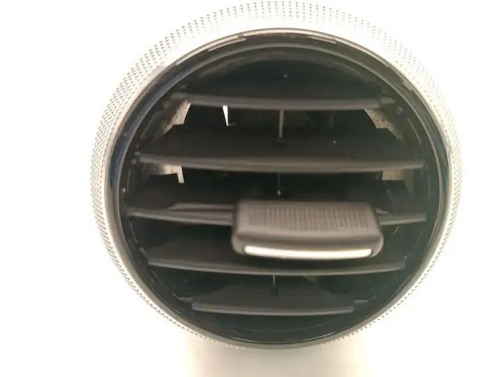 Audi A3/S3 8P (2008 - 2013) 8P0820901F Боковой воздушный дефлектор — фото 6