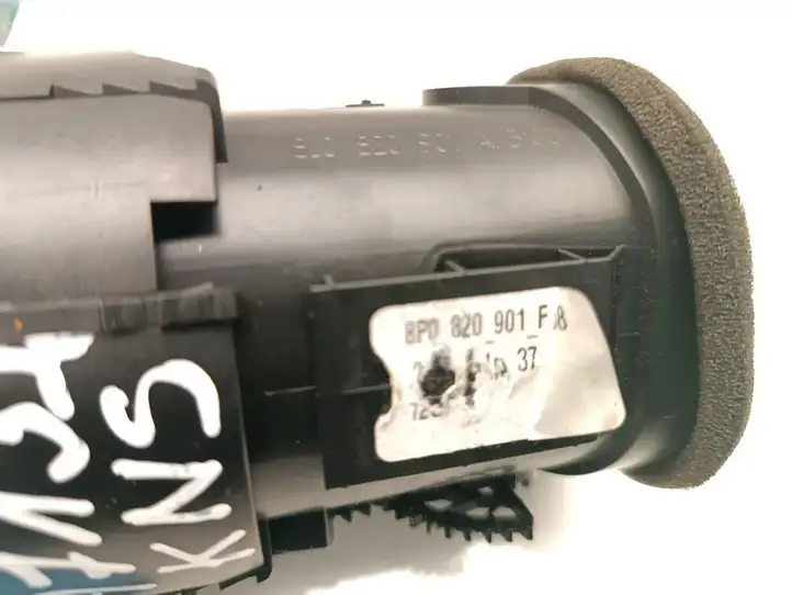 Audi A3/S3 8P (2008 - 2013) 8P0820901F Боковой воздушный дефлектор — фото 7