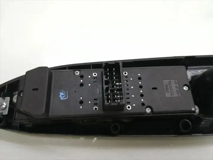 Toyota Avensis T220 (2000 - 2003) 74231-05030 Блок кнопок стеклоподъемников — фото 3