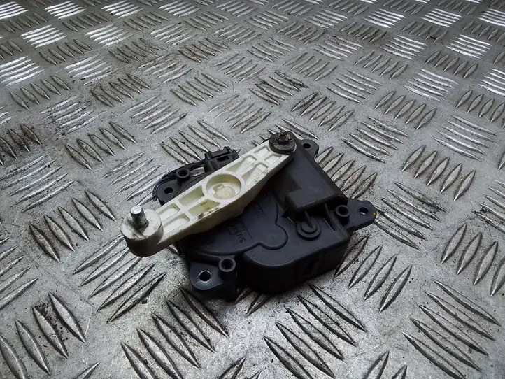 Toyota Prius (XW20) (2003 - 2009) 0637007960 Двигатель задвижки потока воздуха — фото 2