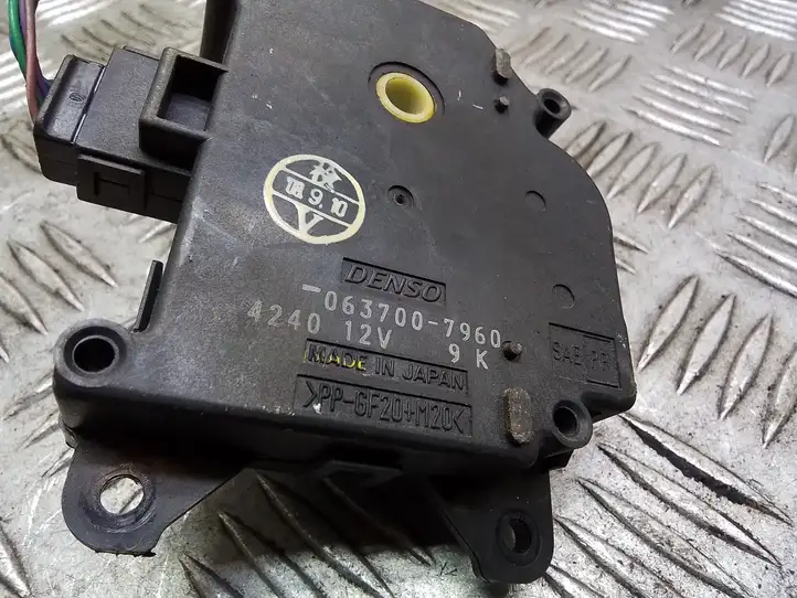 Toyota Prius (XW20) (2003 - 2009) 0637007960 Двигатель задвижки потока воздуха — фото 3