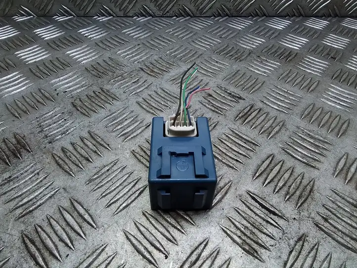 Toyota Prius (XW20) (2003 - 2009) 8594047010 Реле стеклоочистителей — фото 1