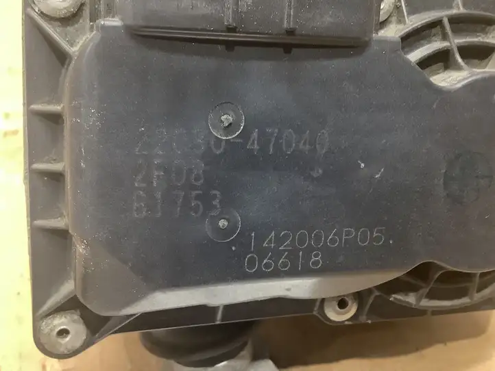 Toyota Yaris (2009 - 2012) 2203047040 Запорный клапан двигателя — фото 4