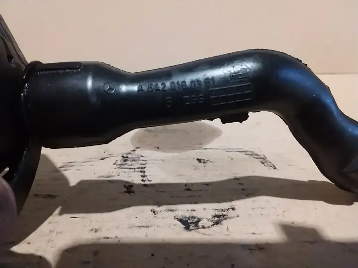 Mercedes-Benz E W211 (2002 - 2009) A6420100391 Шланг сапуна — фото 3