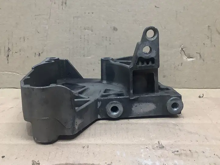 Nissan Qashqai (2006 - 2010) 8200633253 Кронштейн двигателя — фото 2