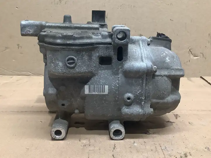 Toyota Yaris (2009 - 2012) 0422000512 Компрессор (насос) кондиционера воздуха — фото 1